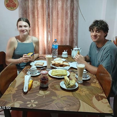 Raja174 Homestay Канди Екстериор снимка