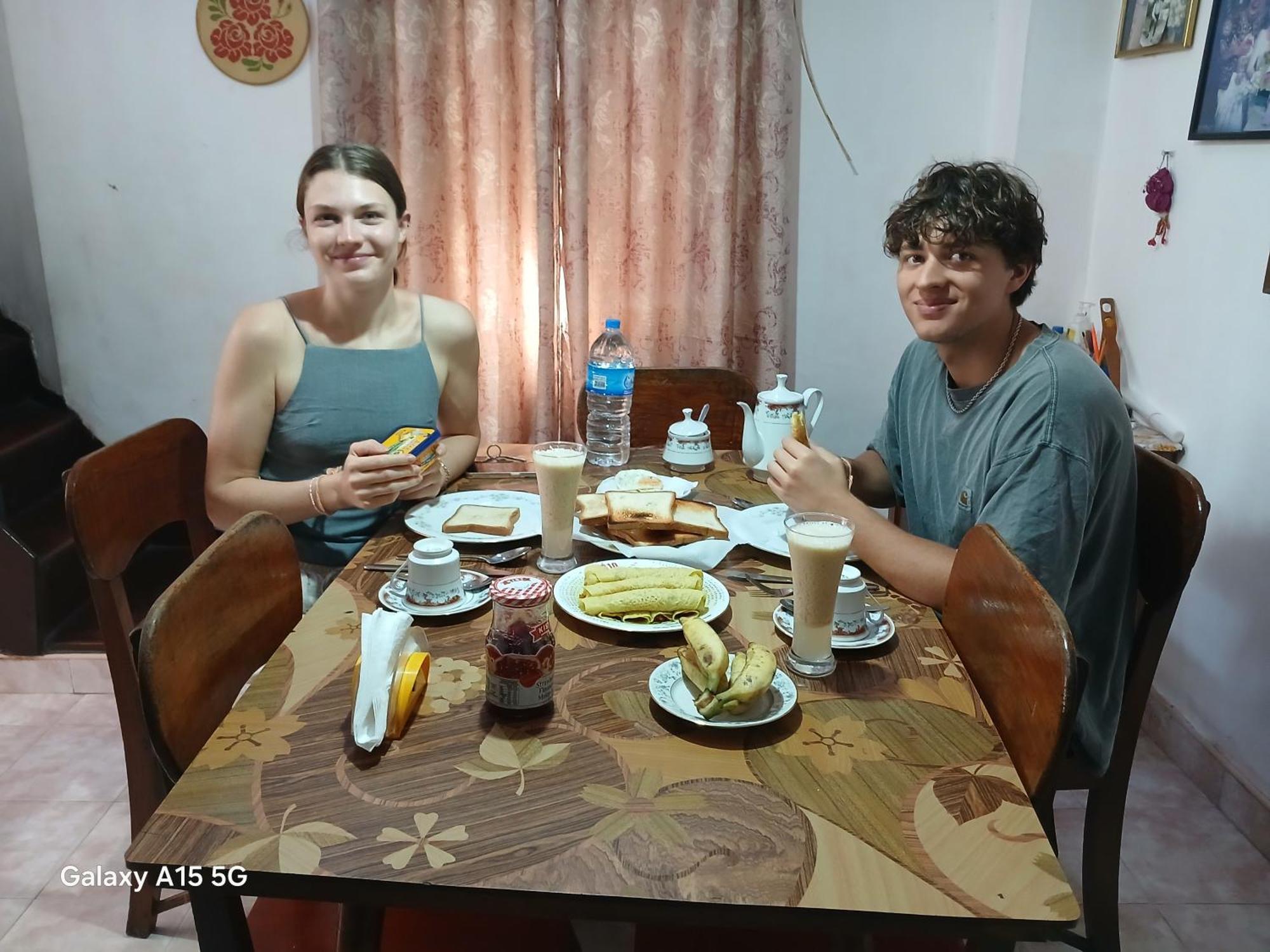 Raja174 Homestay Канди Екстериор снимка